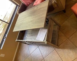 Coffee table with lifting top
