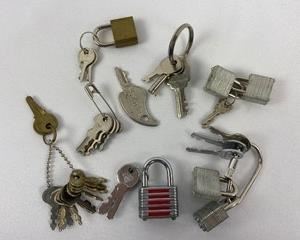 Lot of Vintage Locks & Keys