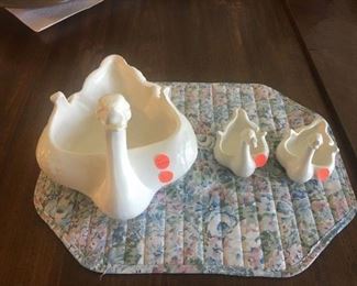 Hull 3 piece swan set