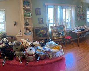 KITCHEN (FULL VIEW) - DISHWARE, POTS, TEA SETS , TELEVISION , Knicknacks, China, Photography, Memorabilia 