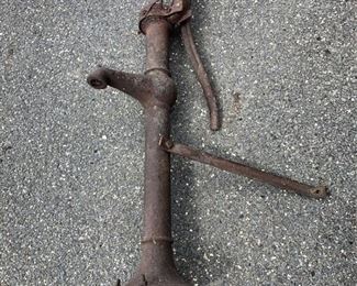 
Antique Cast Iron Farmhouse Well Pump