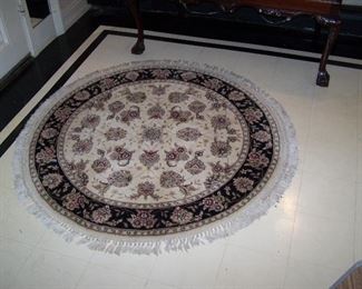 ROUND AREA RUG
