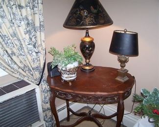 1930s LAMP TABLE & LAMPS