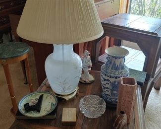 End table, kitsch, lamp