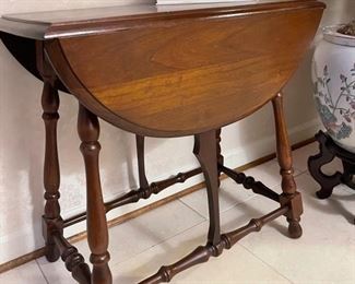 Dropleaf Accent Table