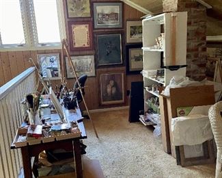 So many great things ! Art, art supplies , frames... Find a treasure!