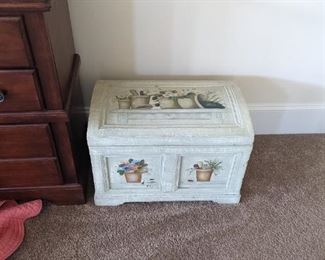 Decorative chest