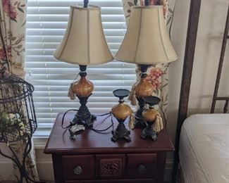 Closer view of matching nightstands, lamps
