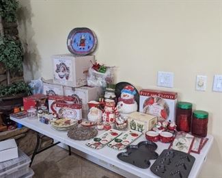 Christmas tableware sets, cookie jars, tins