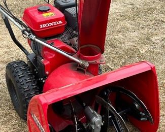 Honda HS624 Snowblower. Not tested, however; client reports item is in good working condition