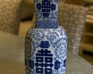 Blue & white chinoiserie vase.