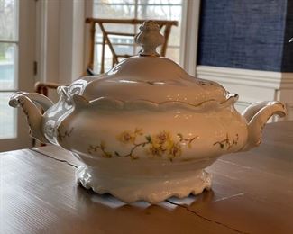 Johann Haviland pattern JOH104 china set (yellow flowers, brown branches with pompadour shape, Yellow Flowers). Set includes 11 dinner plates, 12 salad/dessert plates, 7 bowls, 12 tea cups and saucers, 1 soup tureen, 2 vegetable platters and a sauce boat with under plate. Photo 4 of 7.