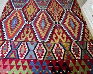 Vintage Izmir kilim (Turkey). Measures 6' x 10' 9". Photo 2 of 3.