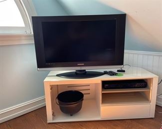 Samsung TV. Photo 1 of 2.