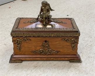 Wood box with gilt bronze ormolu and angel. Photo 1 of 4.