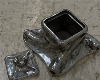 Swedish Art Nouveau by Olof Ahlberg lidded pewter box with fish. Photo 2 of 3.