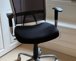 Office chair. Photo 1 of 2.