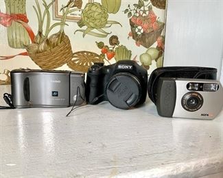 3 digital etc cameras Sony, Agfa