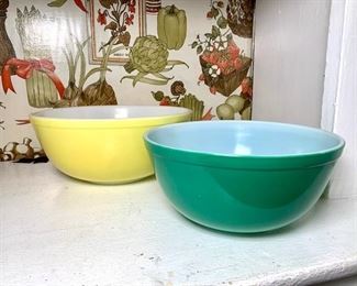 PYREX SET OF 2 EXCELLENT