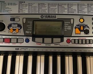 Yamaha PRR-280 electronic keyboard. Photo 3 of 3.