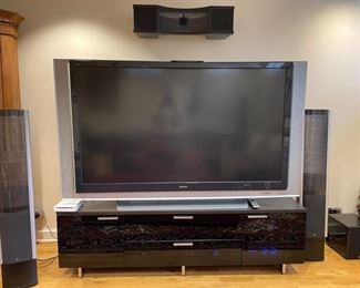 Sony 75" TUBE TV. Photo 1 of 2.