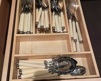 Wood Handel Flatware.