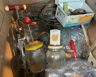 Lot of vintage kitchen items.