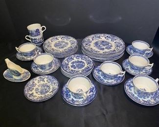 Tonquin Royal Staffordshire Dinnerware set
