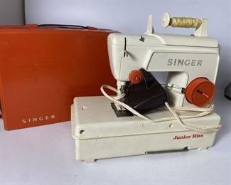 Singer Junior Miss Vintage sewing machine