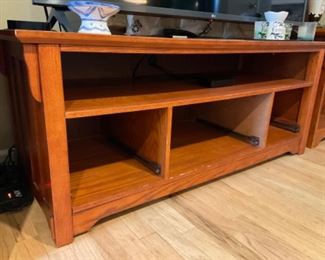Entertainment/TV Stand