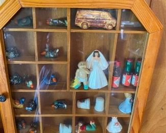 What knot shelve with ceramic pieces 
