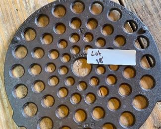 Griswold Dutch oven trivet No 10 marked 208
