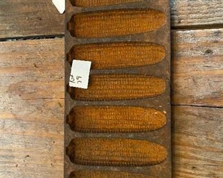 Corn bread cast iron pan marked “7S”
