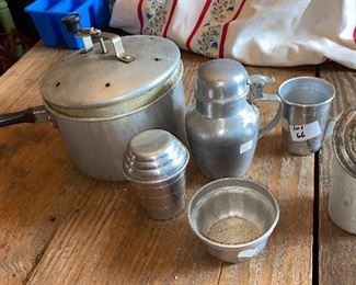 Set of 6 aluminum ware
