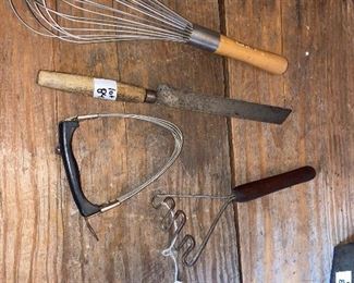 Set of 4 kitchen utensils 
