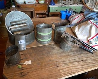 Set of 8 kitchen utensils 
