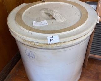 Burley & Winter Heart brand no 10 crock near perfect with cracked lid
