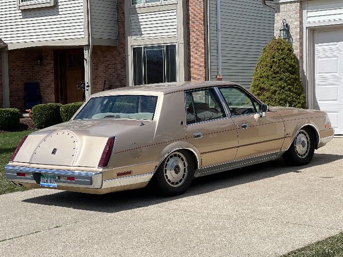 1985 LINCOLN CONTINENTAL 46,132 MILES EXCELLENT CONDITION