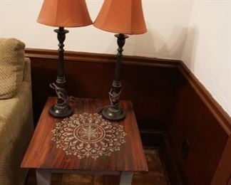 table with lamps