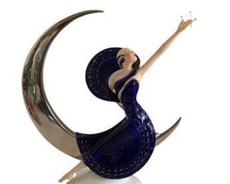 Lot 103
Moonlight In Platinum Franklin Mint by Victoria Oldham Figurine