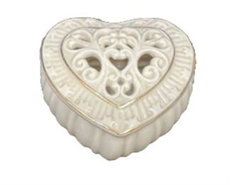 Lot 145
Lenox Heart Shaped Trinket Box
