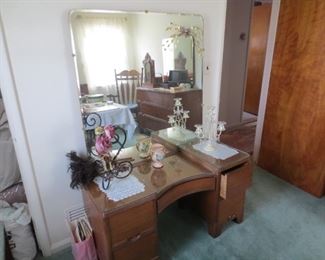 Matching Vanity w/Mirror