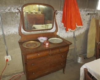 4 drawer dresser w/mirror