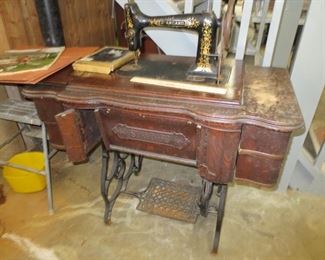 Standard Sewing Machine