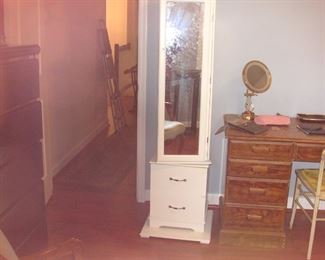 jewelry case bedroom