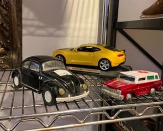 Maisto 2016 Chevy Camaro, Volkswagen Bug and emergency Station-wagon Collectibles 