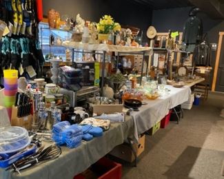 Group Photo Of Glassware, Wolf Gang Puck Stainless Steel Mixing Bowls, Oster Toaster Oven, Ginsburg Knives and Knife Block and more Kitchen Items 