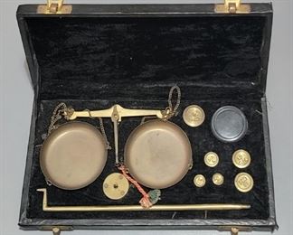 Antique Brass Jewelry Balance Scale wi/ Velvet Box & Weights 