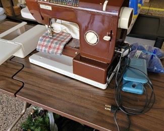 Regency sewing machine with table