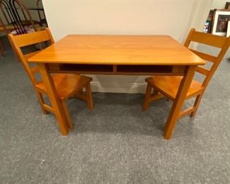 Childrens wood table and chairs excellent conditions